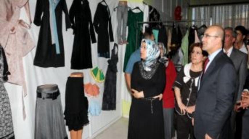 Bakan Şimşek, toplum merkezlerinin yılsonu sergilerini a&ccedil;tı