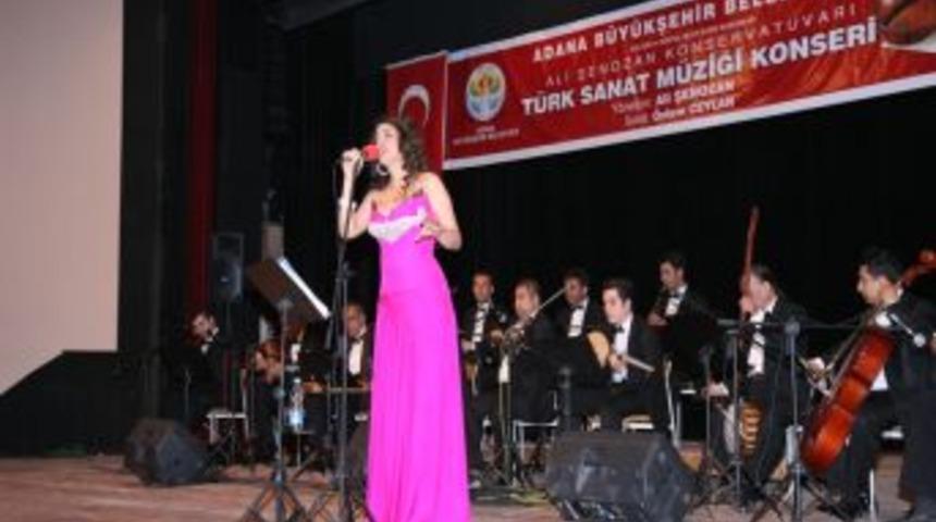 Bestekar Ali Şenozan'ın konserini ayakta alkışladılar