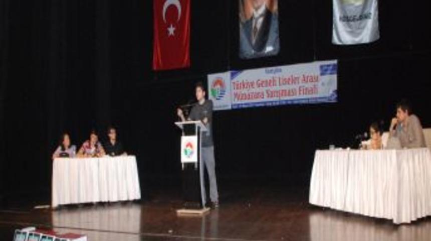 &Ouml;ğrenciler Tuzla&rsquo;da tartıştı