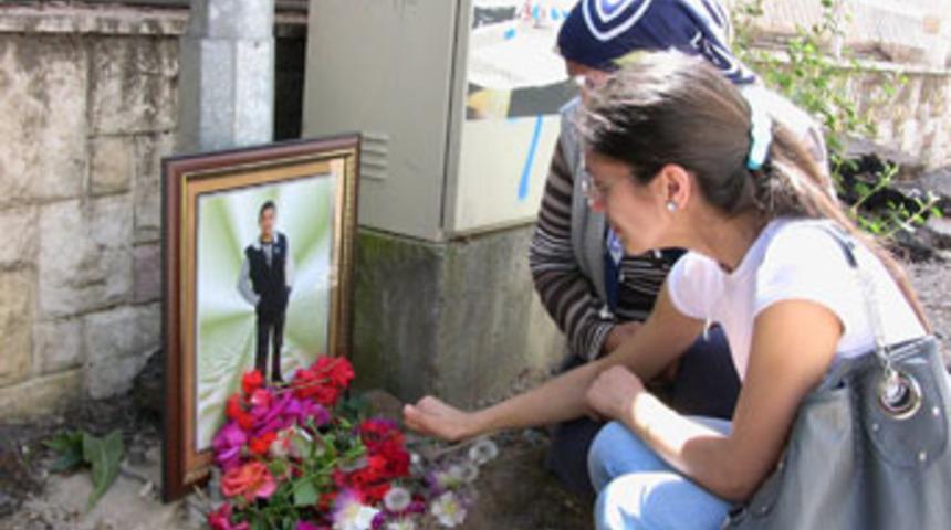 Yaş g&uuml;n&uuml;, &ouml;ld&uuml;ğ&uuml; yerde kutlandı