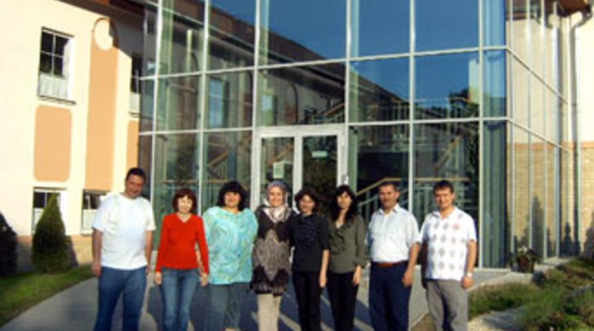 &Ouml;zel G&uuml;lpembe &ouml;ğretmenleri Macaristan'da