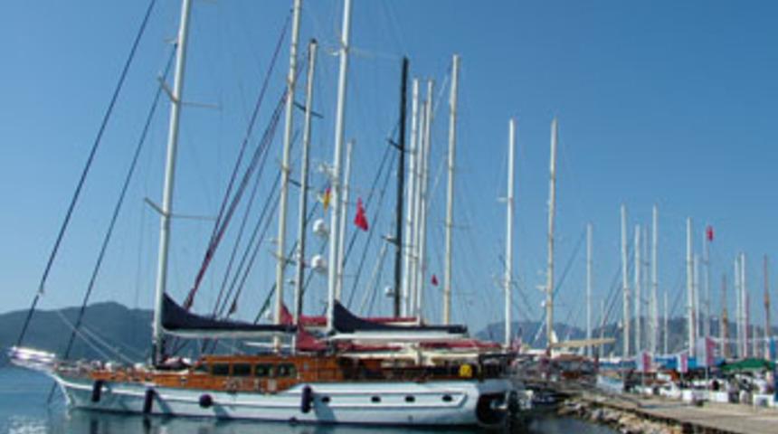 Marmaris&rsquo;te l&uuml;ks yatların şovu