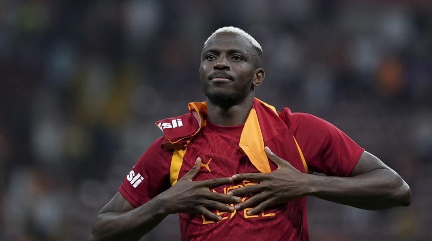 Galatasaray'a Şampiyonlar Ligi &ouml;ncesi Victor Osimhen'den k&ouml;t&uuml; haber!