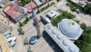 450 yıl &ouml;nce minareyi diktiler, camiyi sonradan eklediler!