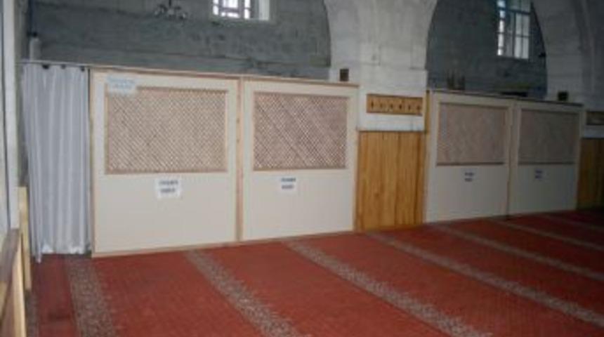 Sivas'ta camiler kadınların da rahat ibadet etmesi i&ccedil;in d&uuml;zenleniyor