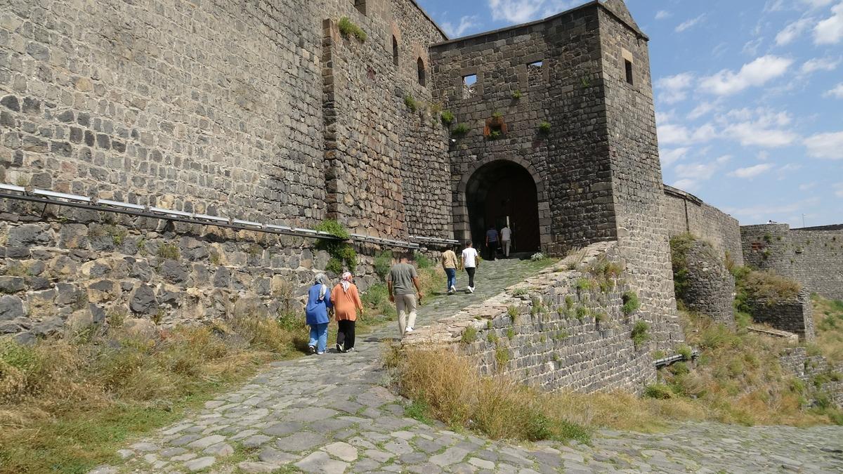 Türkiye nin en iyi korunan kalesi: 900 yıldır ayakta 10