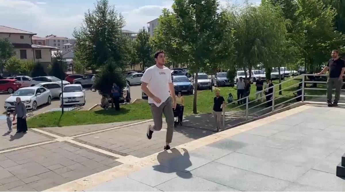 KPSS’de saniyelerle yarış! Yalın ayak koştu yetişemedi 1