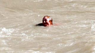 Sevgilisine kızdı, nehre atladı