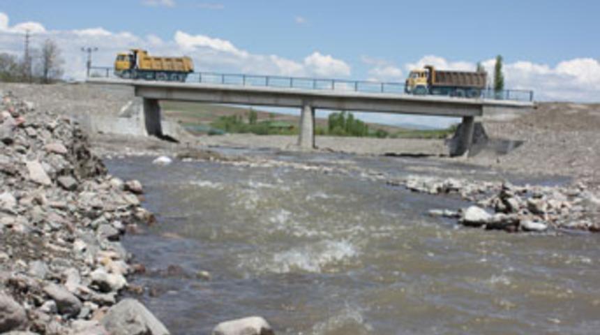 Evci K&ouml;pr&uuml;s&uuml; ara&ccedil; trafiğine a&ccedil;ıldı