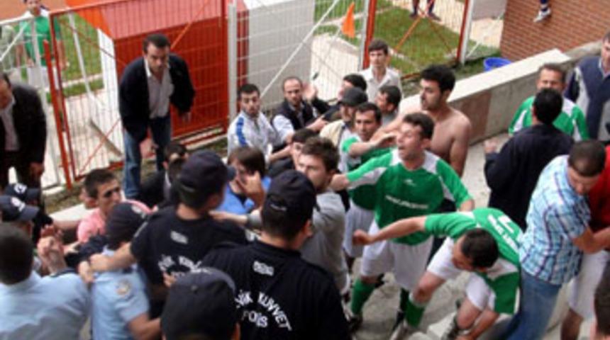 K&ouml;y ma&ccedil;ında kavga