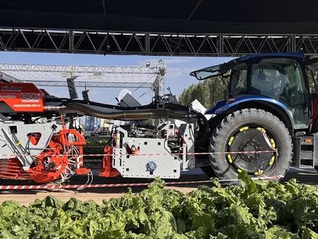 T&Uuml;BİTAK desteğiyle pancar hasat makinesi &uuml;rettiler
