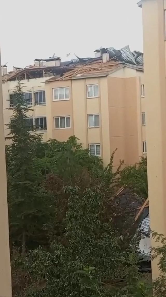 Bing&ouml;l&rsquo;de kuvvetli r&uuml;zgar &ccedil;atıları u&ccedil;urdu 6