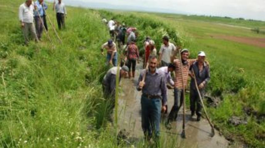 K&ouml;yl&uuml;ler sulama kanalı i&ccedil;in seferber oldu