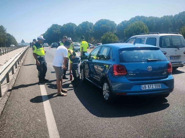 Muğla&rsquo;da zincirleme kaza sonrası karayolunda trafik tıkandı 3