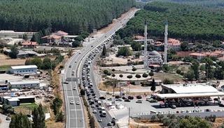Muğla&rsquo;da zincirleme kaza sonrası karayolunda trafik tıkandı