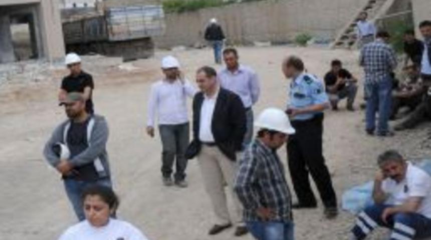 İşe başladığı ilk g&uuml;n &ccedil;atıdan d&uuml;şerek &ouml;ld&uuml;