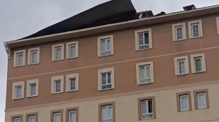 Bing&ouml;l&rsquo;de kuvvetli r&uuml;zgar &ccedil;atıları u&ccedil;urdu