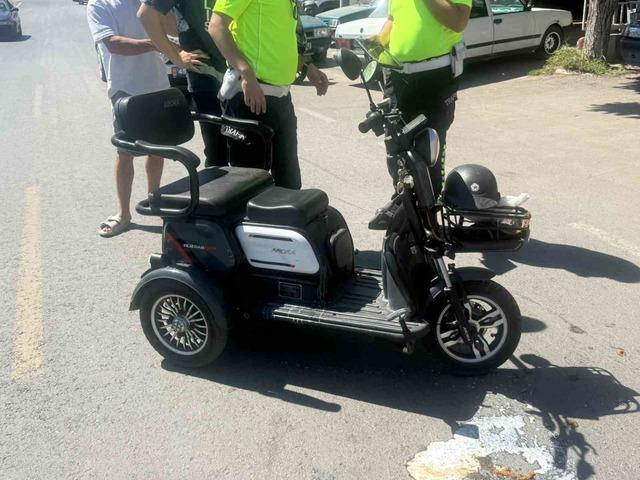 Kula&rsquo;da elektrikli bisiklet kazası: 58 yaşındaki s&uuml;r&uuml;c&uuml; yaralandı 1