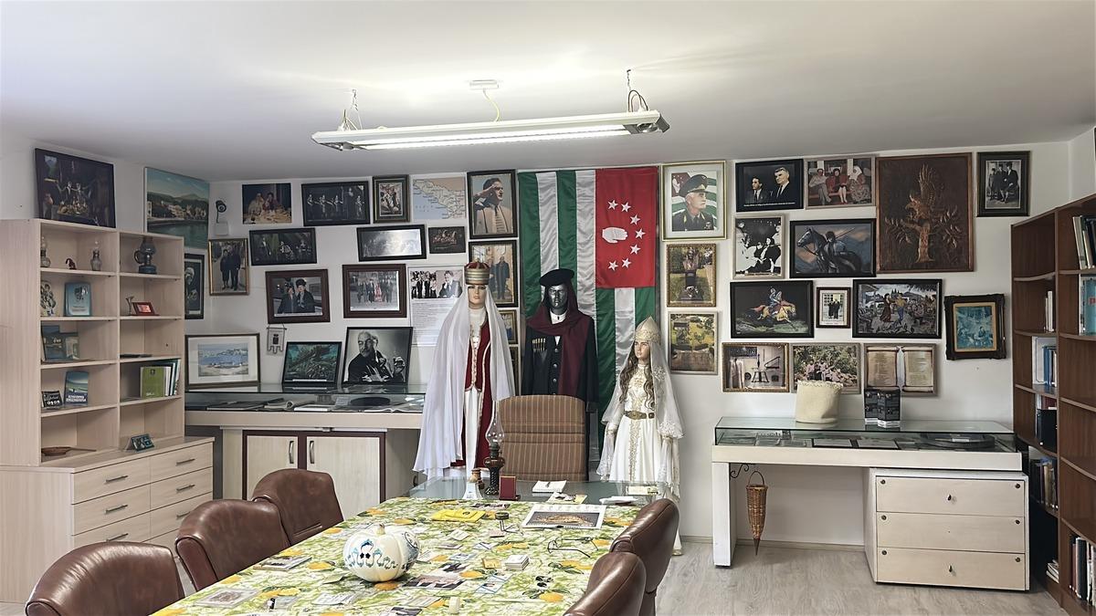 Hepsi tavan arasından çıktı: Dışardan ev içerden müze! 3