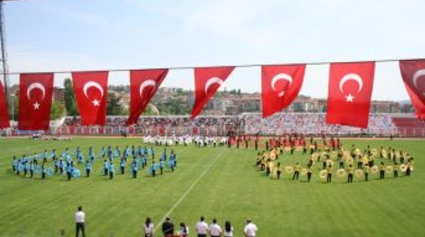 Ardahan'da kutlamalara yağmur engeli