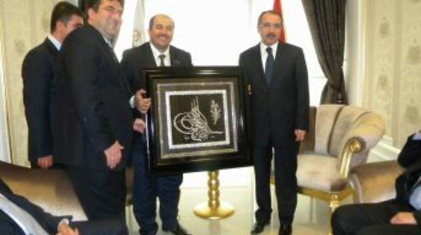 İKTİSAD, &Ccedil;alışma ve Sosyal G&uuml;venlık Bakanı &Ouml;mer Din&ccedil;er'i ağırladı