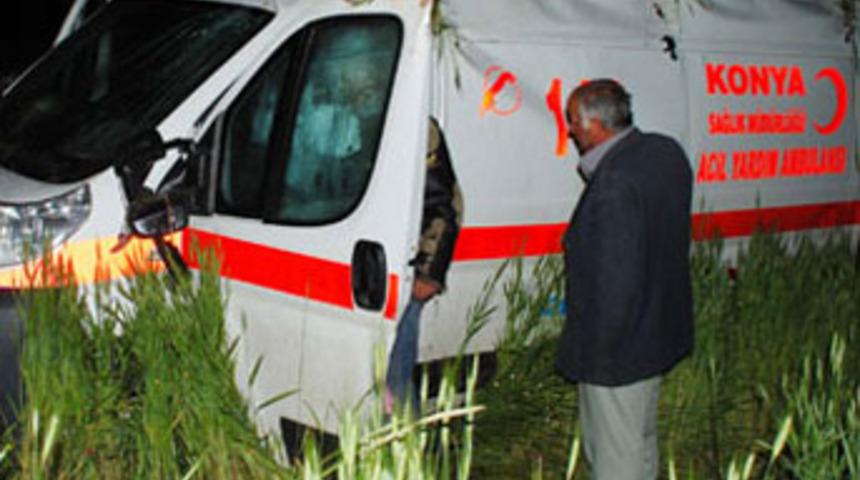 Ambulans tarlaya u&ccedil;tu!