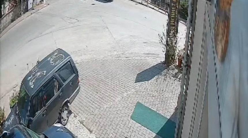 Hafif ticari ara&ccedil; ile motosiklet &ccedil;arpıştı