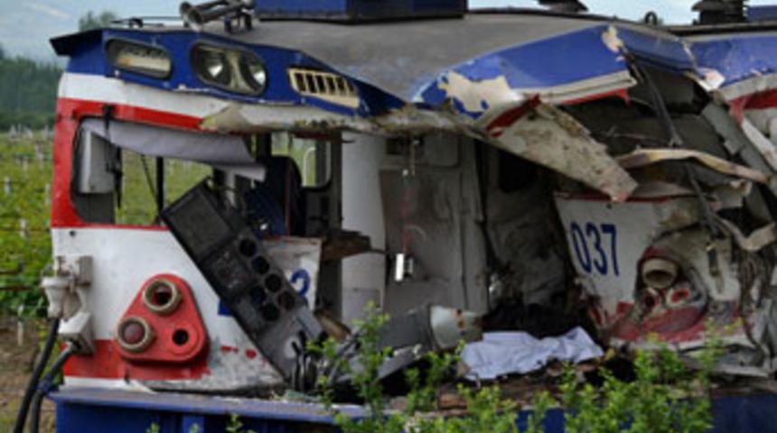 Hemzemin ge&ccedil;itte kaza: 1 &ouml;l&uuml;, 9 yaralı