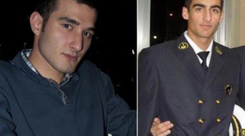 Sahilde gitar &ccedil;alan &ouml;ğrencileri vurdu