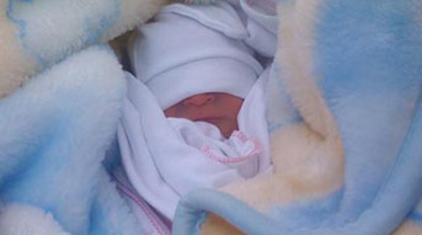 Yol kenarında bebek bulundu