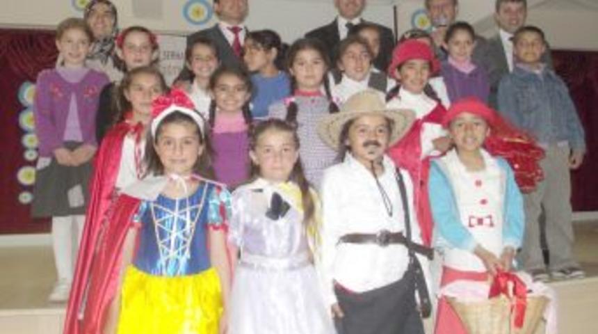 "Anne ve babalar &ccedil;ocuklarına mutlaka masal okumalı"