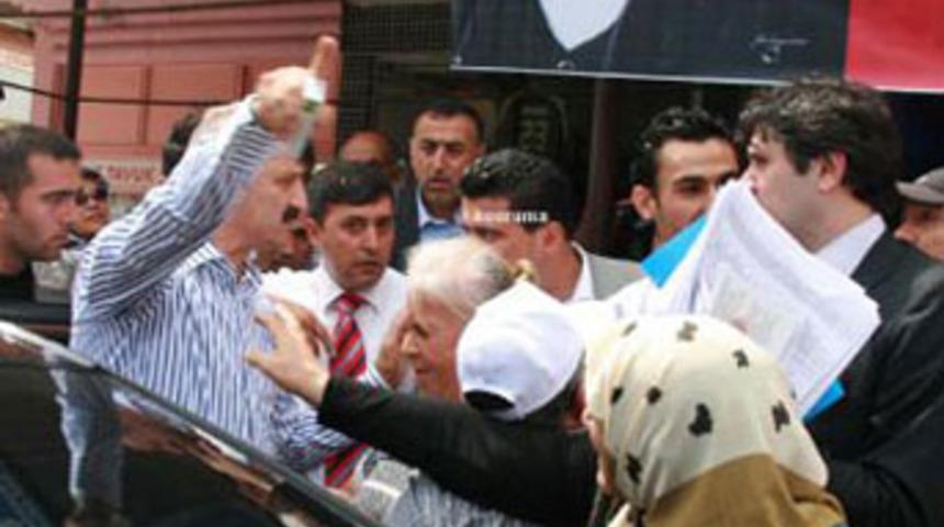 Korumaya azar, gazetecilere &ouml;z&uuml;r