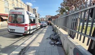 G&uuml;ng&ouml;ren'de kaldırıma &ccedil;ıkan otomobil yayalara &ccedil;arptı: 4 yaralı
