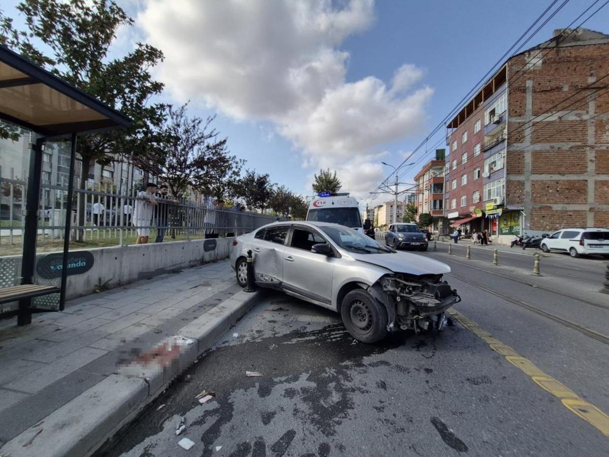 Güngören de kaldırıma çıkan otomobil yayalara çarptı: 4 yaralı 2