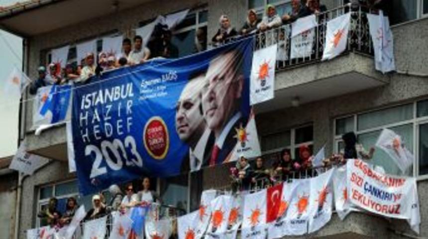 Erdoğan'an 'AKP&rsquo;ye oy vermeyeceğim &ccedil;&uuml;nk&uuml; bir beynim var' pankartına tepki