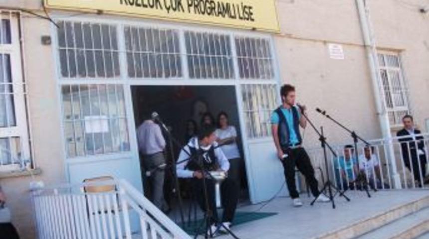 &Ccedil;ok programlı lisede &ccedil;ok dilli etkinlik