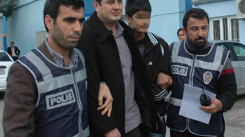 "Git annenin başını bekle"