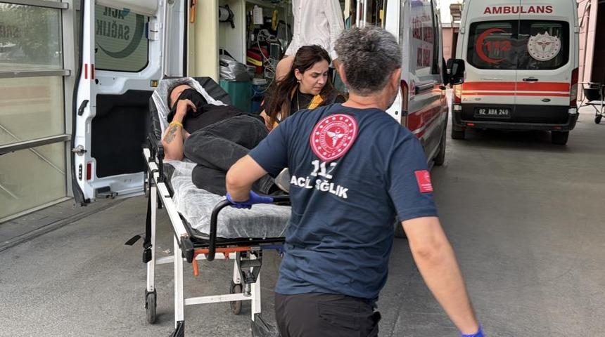 Şiddete maruz kalan kadını kurtarmak isterken bı&ccedil;aklandı
