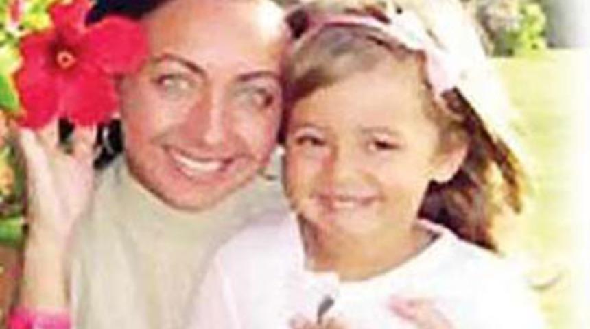 Alkolden zehirlenen 2 Rus rehber &ouml;ld&uuml;