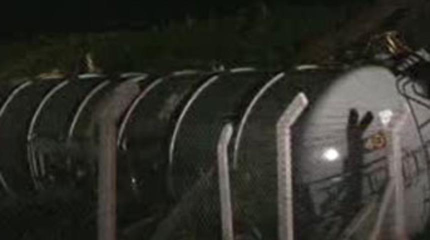 Akaryakıt y&uuml;kl&uuml; 6 vagon devrildi