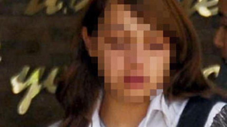 Liseli kıza g&uuml;peg&uuml;nd&uuml;z taciz