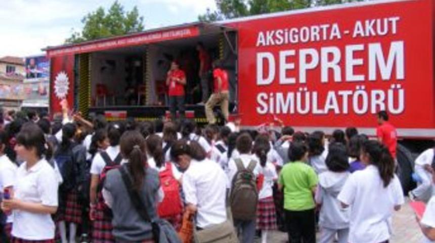 Deprem Sim&uuml;lat&ouml;r&uuml; TIR&rsquo;ı Sungurlu&rsquo;da