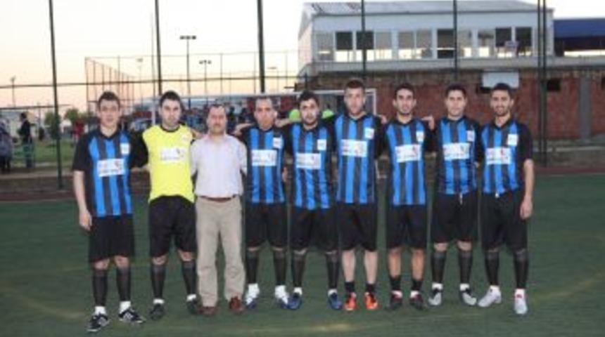 Hürriyet'i 2 - 0 yenen Vakit birinci oldu