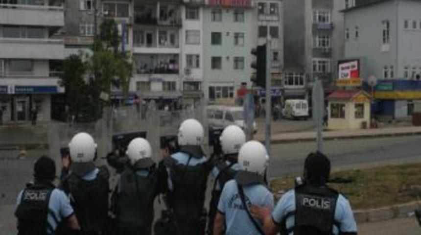 AK Parti konvoyuna saldırı