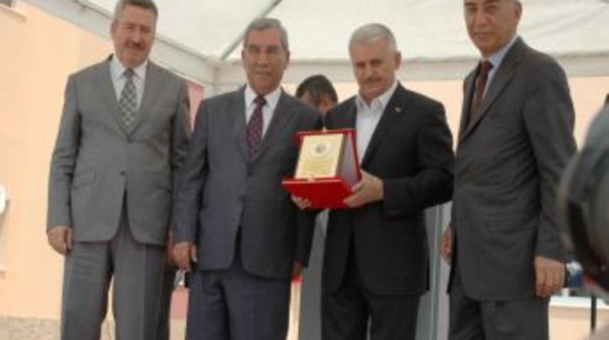 Eski Ulaştırma Bakanı Yıldırım, Polat Holding'in yaptırdığı meslek lisesini a&ccedil;tı