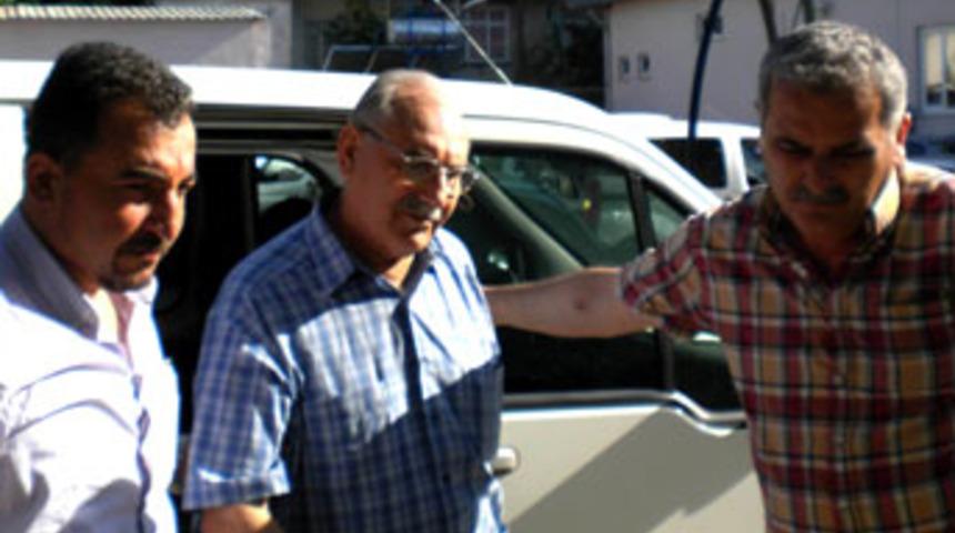 Sattığı silahı tanıtırken katil oldu