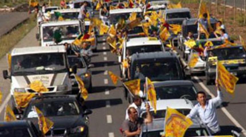 Bağımsız adaylardan g&ouml;vde g&ouml;sterisi