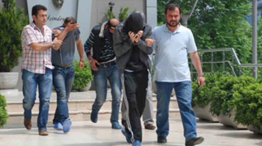 Hırsızı tavuklar ele verdi