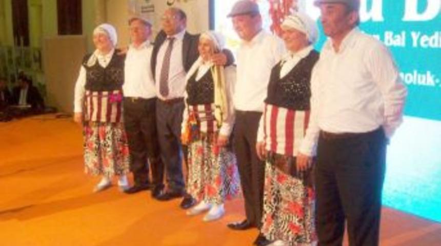 &Ccedil;atalağa&ccedil; K&ouml;y&uuml; Halk Oyunları ekibi gen&ccedil;lere taş &ccedil;ıkartıyor