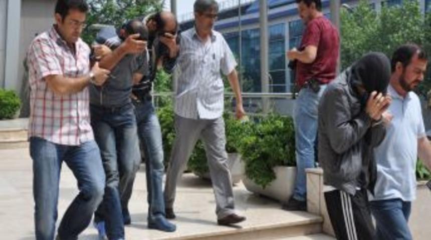 &Ccedil;elik kasa hırsızını saklandığı k&uuml;mesteki tavuklar ele verdi